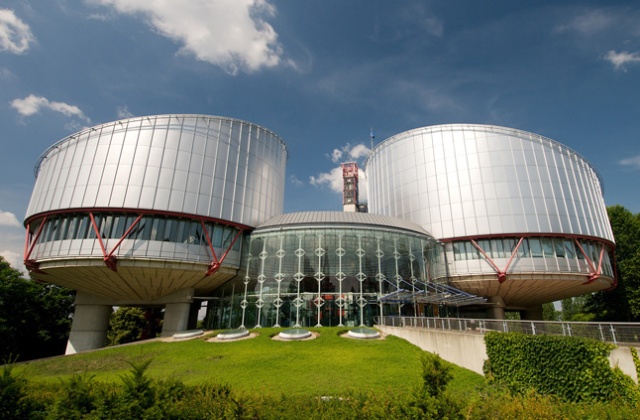 Rząd ma wyjaśnić sprawę domniemanych więzień CIA w Polsce. W jednym z nich miał być przetrzymywany Abd al-Rahim al-Nashiri, który w Europejskim Trybunale Praw Człowieka złożył skargę na postępowanie naszych władz. Instytucja właśnie opublikowała treść zażalenia.