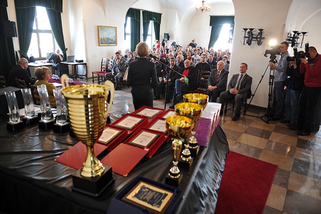 Od 2 do 8 tysięcy złotych - takie nagrody dostali najlepsi sportowcy i trenerzy z naszego regionu za sukcesy i medale zdobyte w 2012 roku.