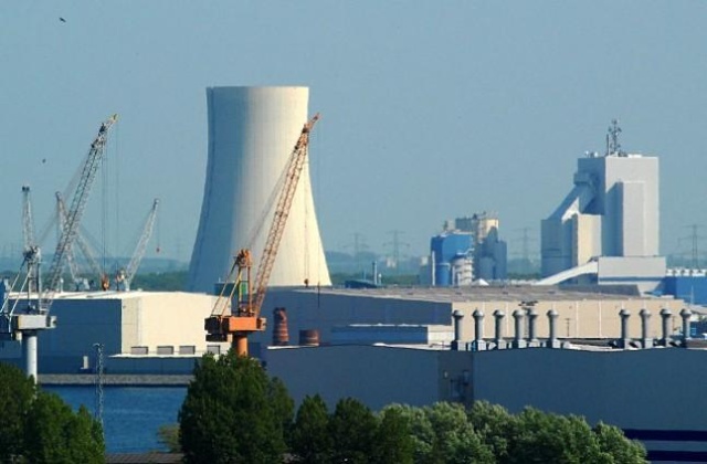Wyłączcie elektrownie atomowe i Fukushima jest wszędzie - z takimi hasłami protestowali mieszkańcy z okolic elektrowni jądrowej w Grohnde na północy Niemiec. Swój sprzeciw wyrazili w przeddzień drugiej rocznicy katastrofy w japońskiej Fukushimie.