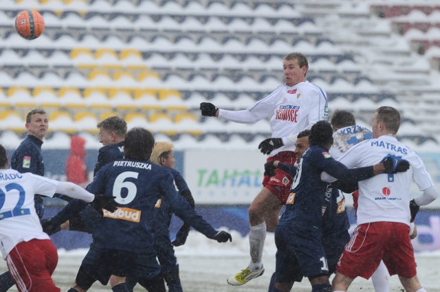 Piłkarze Pogoni przegrali 0:2 z Piastem Gliwice na inaugurację rundy wiosennej w Szczecinie.