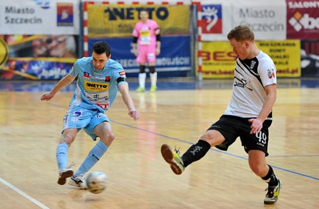 Wygrana halowych piłkarzy Pogoni 04 na zakończenie sezonu zasadniczego rozgrywek o mistrzostwo Polski. W piątek szczecinianie pokonali Marwit Toruń 5:3.