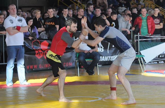 Sportowcy z naszego regionu zdominowali szczecińskie mistrzostwa Polski w formule ADCC, która polega na zakładaniu przeciwnikowi dźwigni lub przewracaniu go na matę.