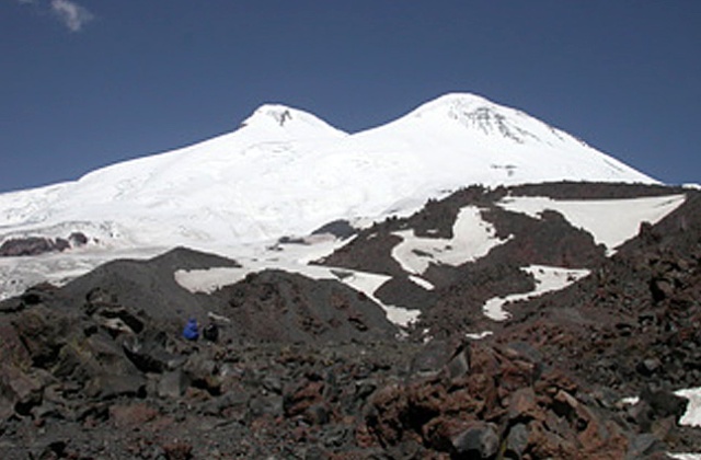 Na zboczach Elbrusu odnaleziono dziś zwłoki Polaka i Irańczyka, dwóch alpinistów, którzy zaginęli tam w marcu.