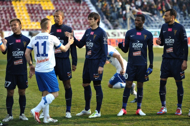 Piłkarze Pogoni Szczecin przegrali na wyjeździe z Jagiellonią Białystok 0:1 w 21. kolejce ekstraklasy. To piąta porażka szczecińskiej drużyny w szóstym meczu rundy wiosennej.