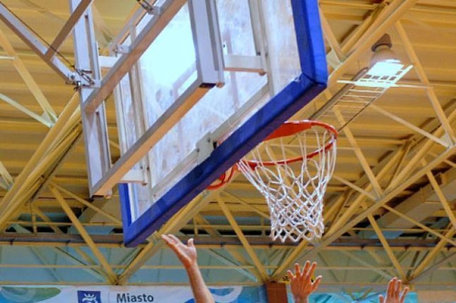 Koszykarze Spójni Stargard Szczeciński przegrali na wyjeździe z AZS-em Kutno 63:77 w drugim meczu play-off rozgrywek o mistrzostwo I ligi.