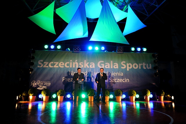 Nagrody finansowe i wyróżnienia odebrali z rąk prezydenta Szczecina Piotra Krzystka sportowcy i trenerzy, którzy odnieśli największe sukcesy w ubiegłym roku.