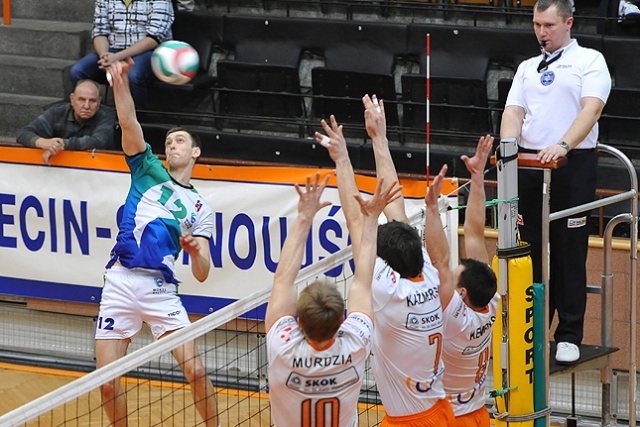 Szczecinianie w czwartym półfinałowym meczu play-off II ligi ulegli we własnej hali Krispolowi Września 1:3 i rywalizację do trzech zwycięstw przegrali 1:3.