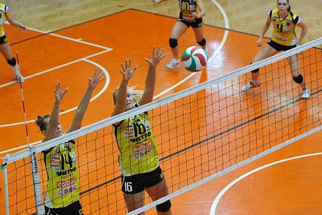 Zawodniczki Piasta Netto Szczecin od porażki rozpoczęły finałowe zmagania play-off o 1. miejsce w grupie pierwszej II ligi.