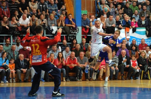 Piłkarze ręczni drużyny GAZ-SYSTEM Pogoń Szczecin przegrali z Powenem Zabrze 28:29 w pierwszym meczu drużyn walczących o miejsca od 5 do 8 w Superlidze.