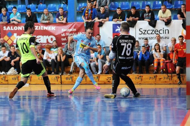 Po czwartym miejscu w ekstraklasie Pogoń 04 Szczecin chce zdobyć Puchar Polski w futsalu. Zero-czwórka jest gospodarzem rozpoczynającego się w sobotę w Szczecinie finałowego turnieju o krajowy Puchar. W półfinale Pogoń zmierzy się z Gattą Zduńska Wola.