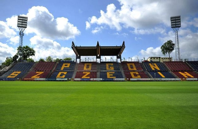 Zarząd Portowców zdecydował, że na stadionie im. Floriana Krygiera w Szczecinie będzie mniej miejsc dla kibiców. Dzięki temu klub chce zaoszczędzić kilkaset tysięcy złotych.