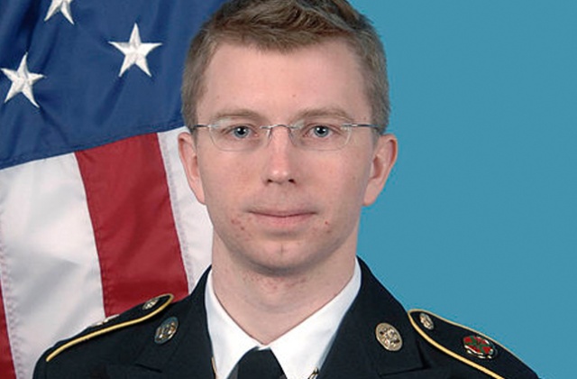 Sprawca największego w historii USA przecieku tajnych informacji stanął przed wojskowym sądem. Były amerykański żołnierz, 25 letni Bradley Manning jest oskarżony o ujawnienie ponad siedmiuset tysięcy tajnych plików oraz filmów operacyjnych.