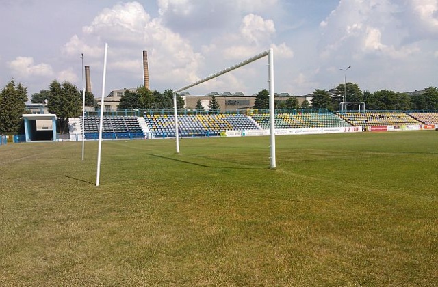 Policja i przedstawiciele PZPN sprawdzali w piątek, czy stadion w Stargardzie Szczecińskim spełnia wymogi przed zaplanowanym na sobotę inauguracyjnym meczem II ligi.