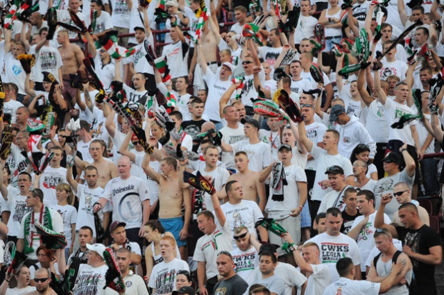 Pogoń Szczecin przegrała na własnym boisku z mistrzem Polski Legią Warszawa 0:3 w II kolejce piłkarskiej ekstraklasy.