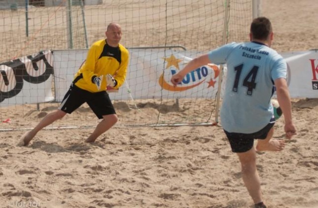 Radiowcy z całego kraju grają w nogę w Szczecinie. W piątek na Łasztowni rozpoczął się turniej piłki nożnej na plaży, czyli Baltic Radio Cup, który organizuje Radio Szczecin.