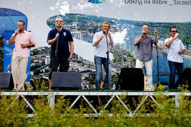Na szczecińskiej Łasztowni kończą się koncerty folkowe. Od południa na scenie grały: Stary Szmugler, Stonehenge, Emerald czy Bubliczki. W niedzielę na scenie szantowej zabrzmi koncert Sail Szczecin - Muzyczne Przystanie.
