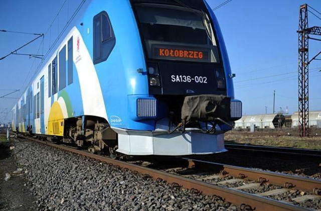 Nie ma porozumienia między związkowcami a zarządem Przewozów Regionalnych. Pracownicy domagają się pakietu osłonowego i gwarancji zatrudnienia po restrukturyzacji kolejowej spółki. Piątkowe rozmowy z zarządem zakończyły się jednak fiaskiem.