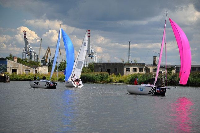 Po finale regat The Tall Ships Races czołówka światowych żeglarzy ściga się małymi jachtami na jeziorze Dąbie w Szczecinie. Eliminacje do Regat Match Race rozpoczęły się w piątek rano.
