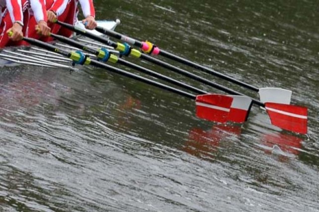 Szczecińscy wioślarze AZS-u Szczecin Paweł Cięszkowski i Tomasz Zagórski płynący w składzie czwórki bez sternika wagi lekkiej awansowali w poniedziałek do półfinału mistrzostw świata w Korei Południowej.