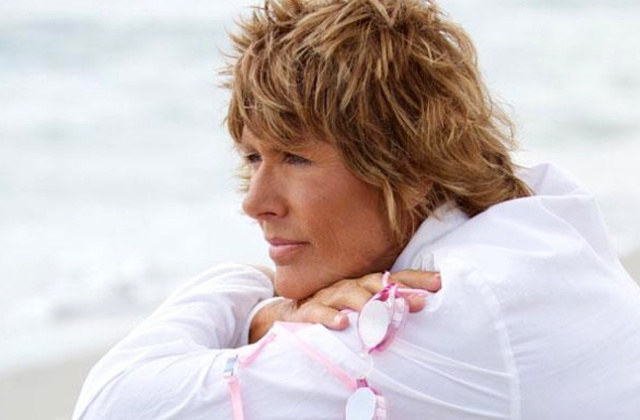 64-letnia Amerykanka - jako pierwsza na świecie - pokonała wpław cieśninę Florydzką. Diana Nyad przepłynęła z kubańskiej Hawany na amerykańską wyspę Key West i to bez klatki zabezpieczającej przed rekinami.