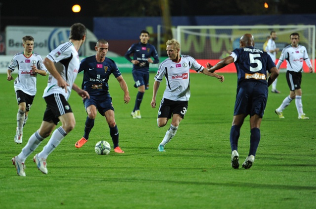 18 piłkarzy zabrał do Niemiec trener Pogoni Szczecin na czwartkowy towarzyski mecz z FC Kaiserslautern.