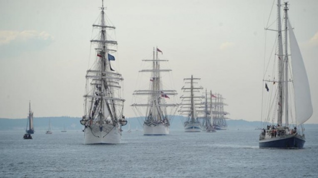 Duet Grzegorz Skorny i Tomasz Skućkowski oraz Jakub Żelazko to zwycięzcy konkursu Zachodniopomorskiego Funduszu Filmowego Pomerania Film na pięciominutowy obraz o finale regat The Tall Ships Races 2013.