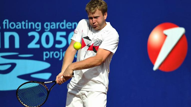 Znakomity początek turnieju tenisowego Pekao Szczecin Open. Grzegorz Panfil pierwszy z czterech reprezentantów Polski awansował do drugiej rundy.