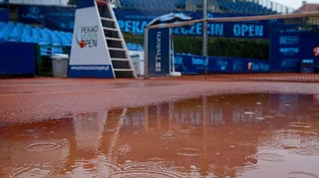Padający deszcz uniemożliwił rozegranie środowych pojedynków drugiej rundy tenisowego turnieju Pekao Szczecin Open.