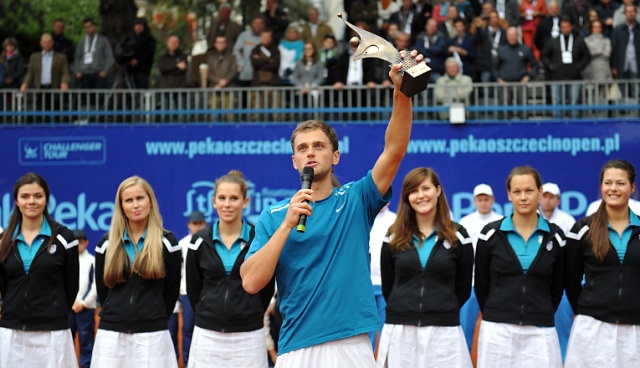 Oleksander Nedowiesow wygrał 21. tenisowy turniej Pekao Szczecin Open. W niedzielnym finale na kortach przy alei Wojska Polskiego zawodnik z Ukrainy pokonał Hiszpana Pere Ribę 6:2, 7:5.