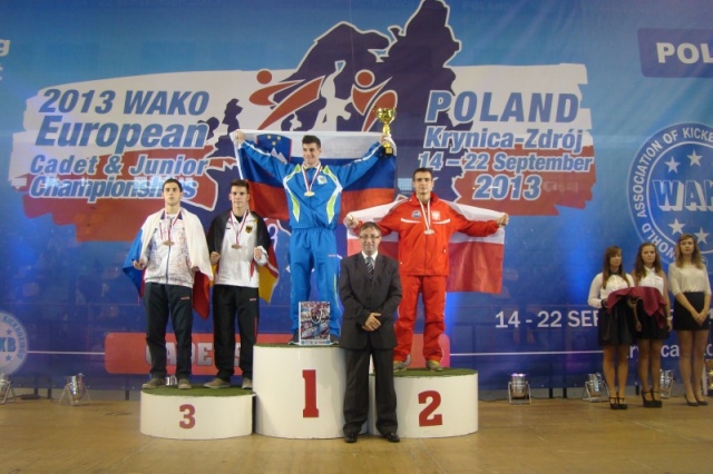 17-latek ze Szczecinka został wicemistrzem Europy juniorów w kick-boxingu. To był debiut Adriana Korkusa na takich zawodach i to debiut udany.