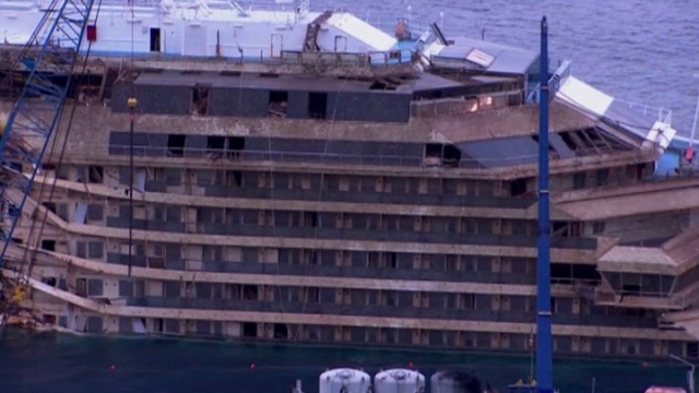 Ciała dwóch osób znaleziono we wraku włoskiego wycieczkowca Costa Concordia. Do tej pory służby uznawały Hindusa i Włoszkę za zaginionych.