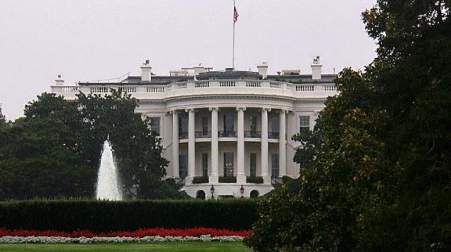 Koniec trwającej ponad dwa tygodnie blokady budżetowej w USA. Republikanie i Demokraci porozumieli się w amerykańskim senacie. Przegłosowali podniesienie limitu zadłużenia dla Stanów Zjednoczonych - informuje Gazeta.pl.
