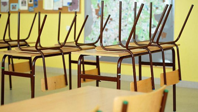 Marszałek Sejmu przełożyła głosowanie wniosku o zwołanie referendum dotyczącego wcześniejszej edukacji sześciolatków - donoszą ogólnopolskie media.