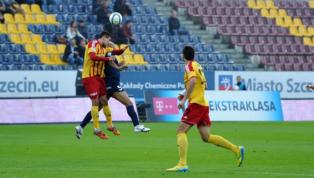 Piłkarze Pogoni Szczecin wygrali 3:2 z Koroną Kielce w 13. kolejce piłkarskiej ekstraklasy.