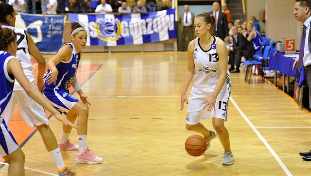 Koszykarki drużyny King Wilki Morskie Szczecin nie zatrzymały lidera Basket Ligi Kobiet. Szczecinianki przegrały krakowiankami 56:77.
