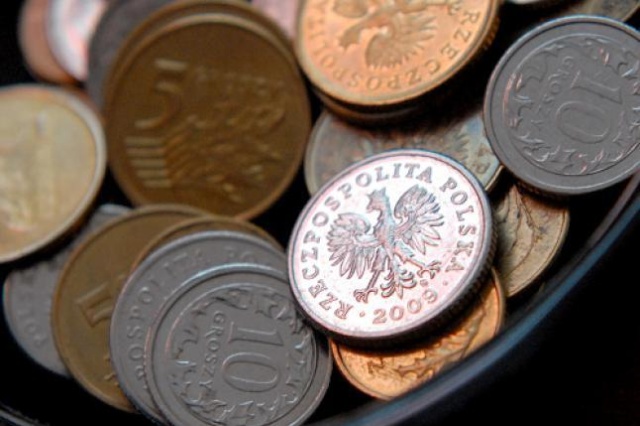 Polskie groszówki będą produkowane w Wielkiej Brytanii. Narodowy Bank Polski rozstrzygnął przetarg na dostawę monet 1-, 2- i 5-groszowych. Bilon będzie miał nowy awers i zmieniony stop.