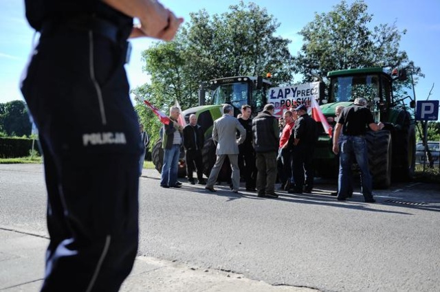 Pyrzycki sąd uniewinnił 11 rolników, którzy usłyszeli zarzuty za blokowanie dróg podczas majowej manifestacji w Pyrzycach. Sąd nie znalazł żadnych dowodów na potwierdzenie tych zarzutów.