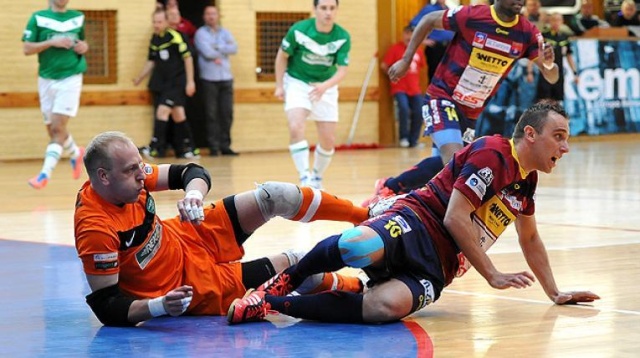 Wygrana halowych piłkarzy Pogoni 04 Szczecin. W piątek drużyna trenera Gerarda Juszczaka pokonała na wyjeździe Red Devils Chojnice 4:2 w ekstraklasie futsalu.