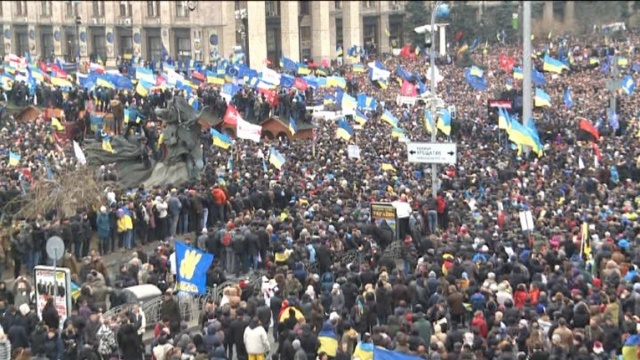 Użycie siły wobec protestujących nie jest cechą państwa demokratycznego - tak wydarzenia w Kijowie na Ukrainie skomentował ambasador tego kraju w Polsce.