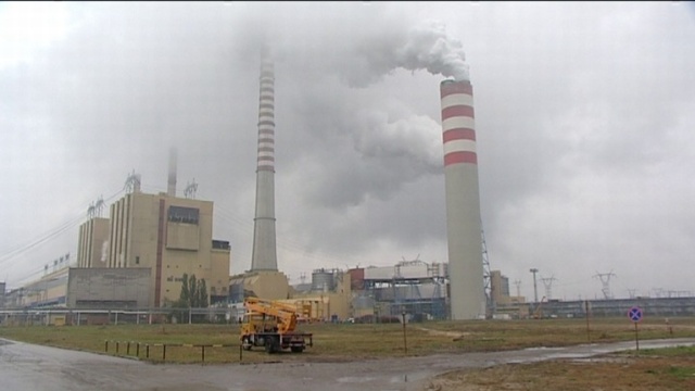 Zerwała się platforma zamocowana na wysokości ok. 200 metrów w kominie elektrowni Kozienice w miejscowości Świerże Górne w województwie mazowieckim.
