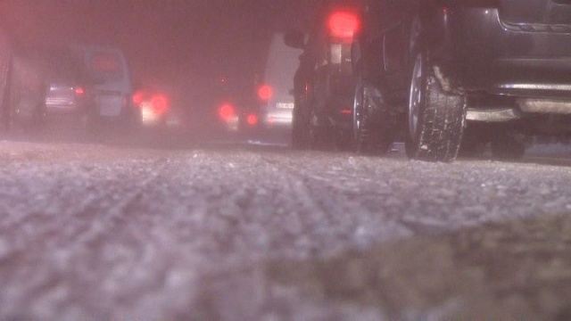 Śnieg, wiatr i mróz uwięziły na drogach w wielokilometrowych korkach kierowców w Kujawsko-pomorskim.