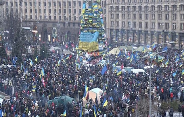 Na Ukrainie trwa antyrządowy Marsz Miliona. Na Majdanie Niepodległości w Kijowie jest już ponad 100 tysięcy demonstrantów - informuje Polska Agencja Prasowa.