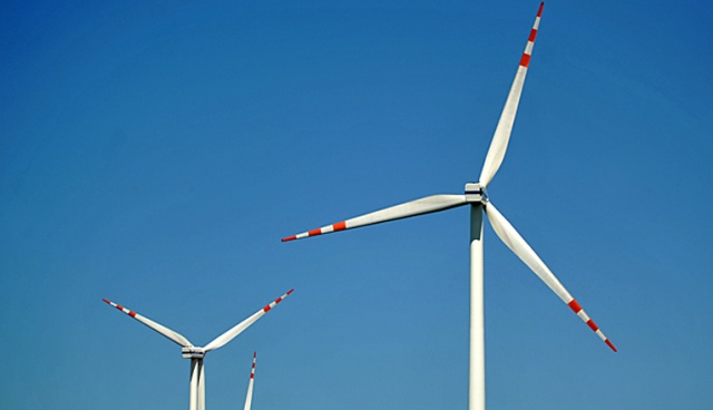 Elektrownie wiatrowe pobiły rekord - informuje Dziennik Gazeta Prawna. W czwartek wieczorem, gdy nad Polską przechodził huragan Ksawery, turbiny wiatrowe dostarczały łącznie ok. 3010 MW mocy.