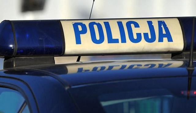 Osiem lat więzienia grozi 18-latkowi z Kalisza w Wielkopolsce, który przesłał do 87 instytucji użyteczności publicznej fałszywe powiadomienia o podłożeniu w nich ładunków wybuchowych.
