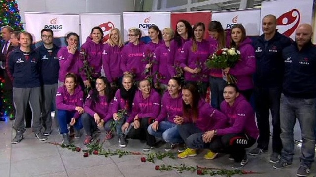 Polskie piłkarki ręczne wróciły do kraju. Na zdobywczynie 4. miejsca mistrzostw świata w Serbii czekało gorące przyjęcie na warszawskim lotnisku.