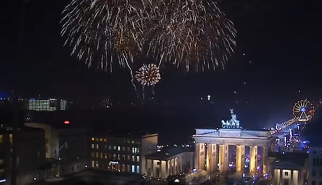 Dwa miliony gości, 260 artystów i 6 tysięcy petard. Berlin szykuje się na największą w Europie imprezę sylwestrową pod gołym niebem.