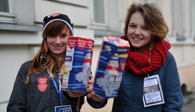 Koncerty, licytacje, pokazy ratownictwa medycznego i wojskowego sprzętu 12 Brygady Zmechanizowanej - tak wygląda 22. finał Wielkiej Orkiestry Świątecznej Pomocy w Szczecinie. Fot. Łukasz Szełemej [Radio Szczecin] Orkiestra w Szczecinie: Żołnierze, strażacy, artyści i cicha dyskoteka [WIDEO, ZDJĘCIA]