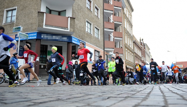 Koncerty, licytacje, pokazy ratownictwa medycznego i wojskowego sprzętu 12 Brygady Zmechanizowanej - tak wygląda 22. finał Wielkiej Orkiestry Świątecznej Pomocy w Szczecinie. Fot. Łukasz Szełemej [Radio Szczecin] Orkiestra w Szczecinie: Żołnierze, strażacy, artyści i cicha dyskoteka [WIDEO, ZDJĘCIA]