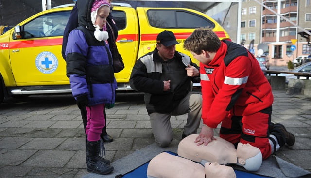Koncerty, licytacje, pokazy ratownictwa medycznego i wojskowego sprzętu 12 Brygady Zmechanizowanej - tak wygląda 22. finał Wielkiej Orkiestry Świątecznej Pomocy w Szczecinie. Fot. Łukasz Szełemej [Radio Szczecin] Orkiestra w Szczecinie: Żołnierze, strażacy, artyści i cicha dyskoteka [WIDEO, ZDJĘCIA]