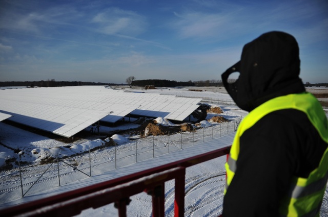 Jedna z największych w Meklemburgii farm solarnych powstaje w Löcknitz. To ok. 25 km od Szczecina. Fot. Łukasz Szełemej [Radio Szczecin] Wielka farma słoneczna powstaje przy polsko-niemieckiej granicy [ZDJĘCIA]